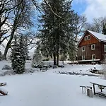 Liebevoll Eingerichtetes Mit Grossem Garten Feriehus *
