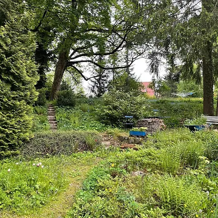 Liebevoll Eingerichtetes Mit Großem Garten
