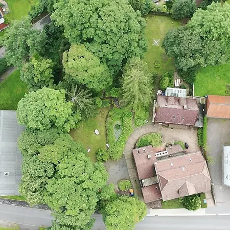 Liebevoll Eingerichtetes Mit Großem Garten