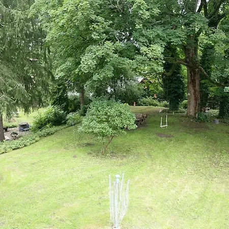 Liebevoll Eingerichtetes Mit Grossem Garten Feriehus *