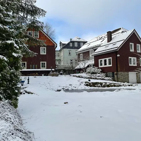 Liebevoll Eingerichtetes Mit Großem Garten *