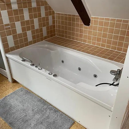 Liebevoll Eingerichtetes Mit Grossem Garten *