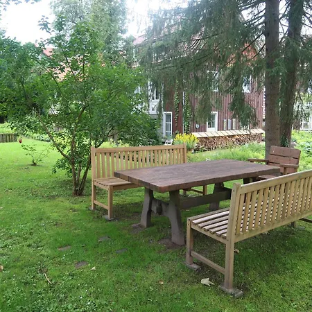 Liebevoll Eingerichtetes Mit Grossem Garten