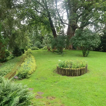 Liebevoll Eingerichtetes Mit Großem Garten *
