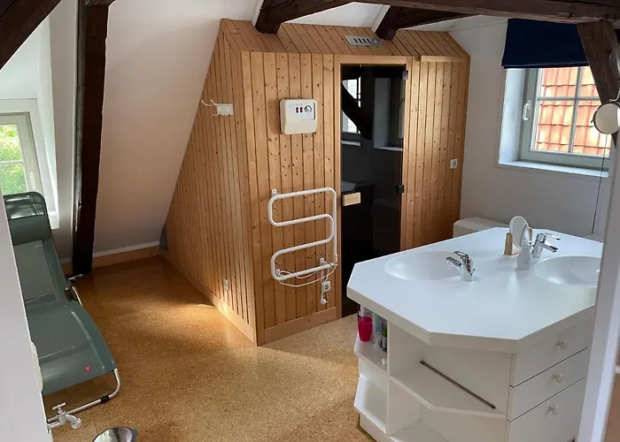 Liebevoll Eingerichtetes Mit Grossem Garten