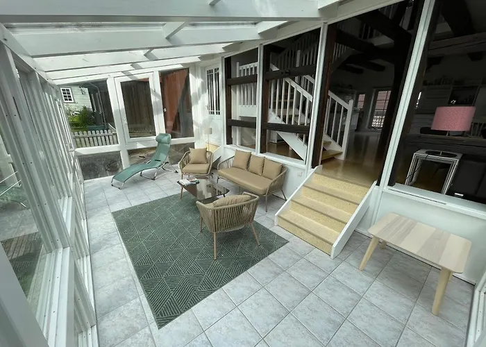 Liebevoll Eingerichtetes Mit Grossem Garten *